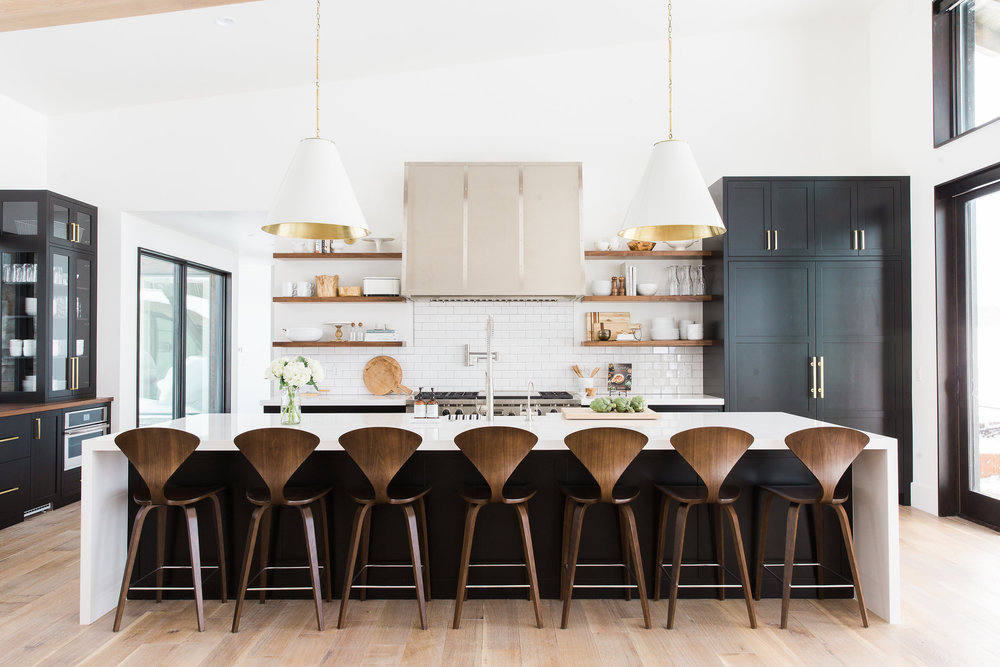 Black,+white+and+wood+kitchen+with+brass+hardware+--+Studio+McGee